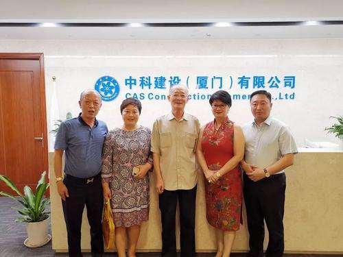 中国华文教育基金会理事长与侨商共话华文教育新发展.jpeg